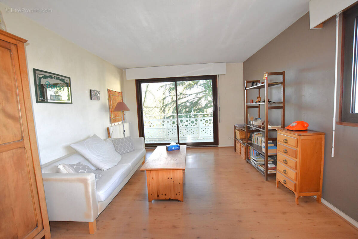 Appartement à COMBS-LA-VILLE