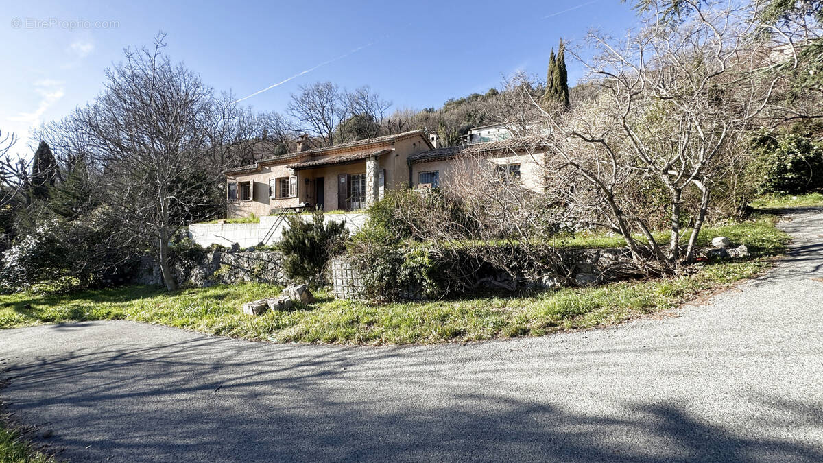 Maison à SAINT-VALLIER-DE-THIEY