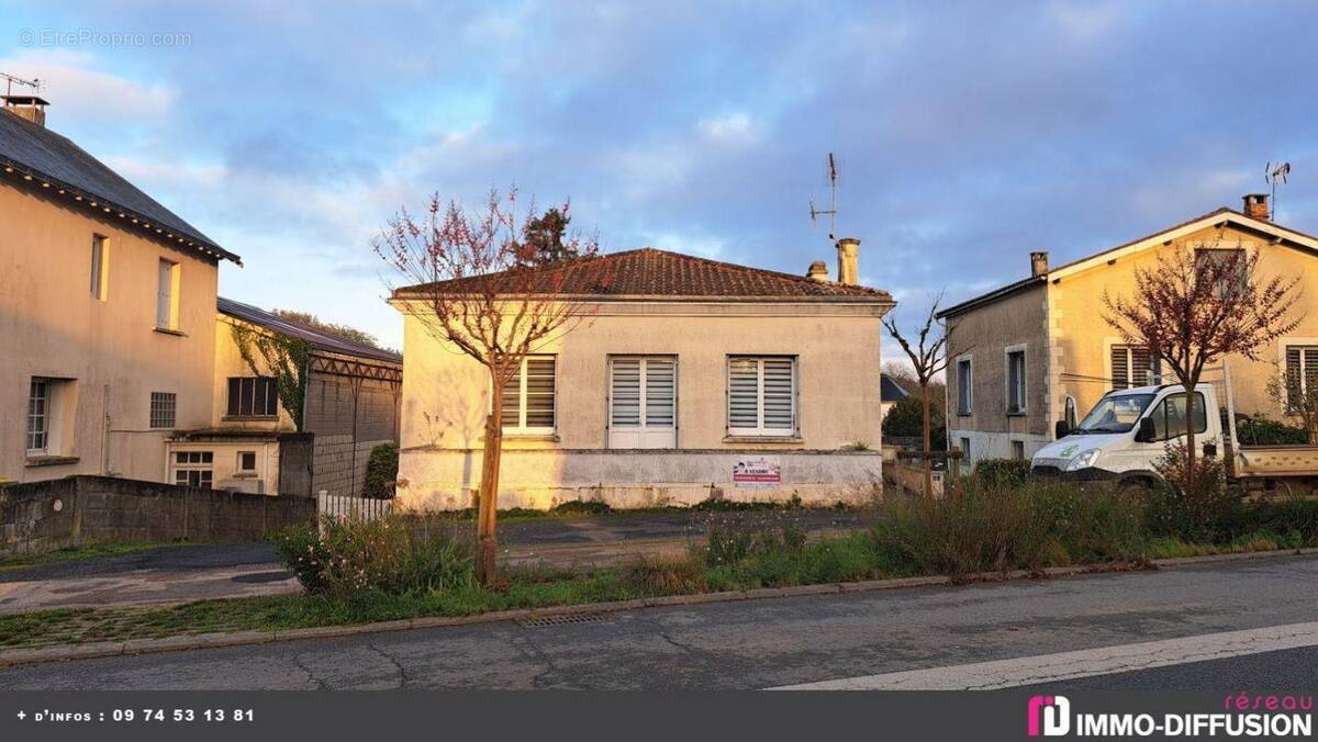 Maison à MAZIERES-EN-GATINE