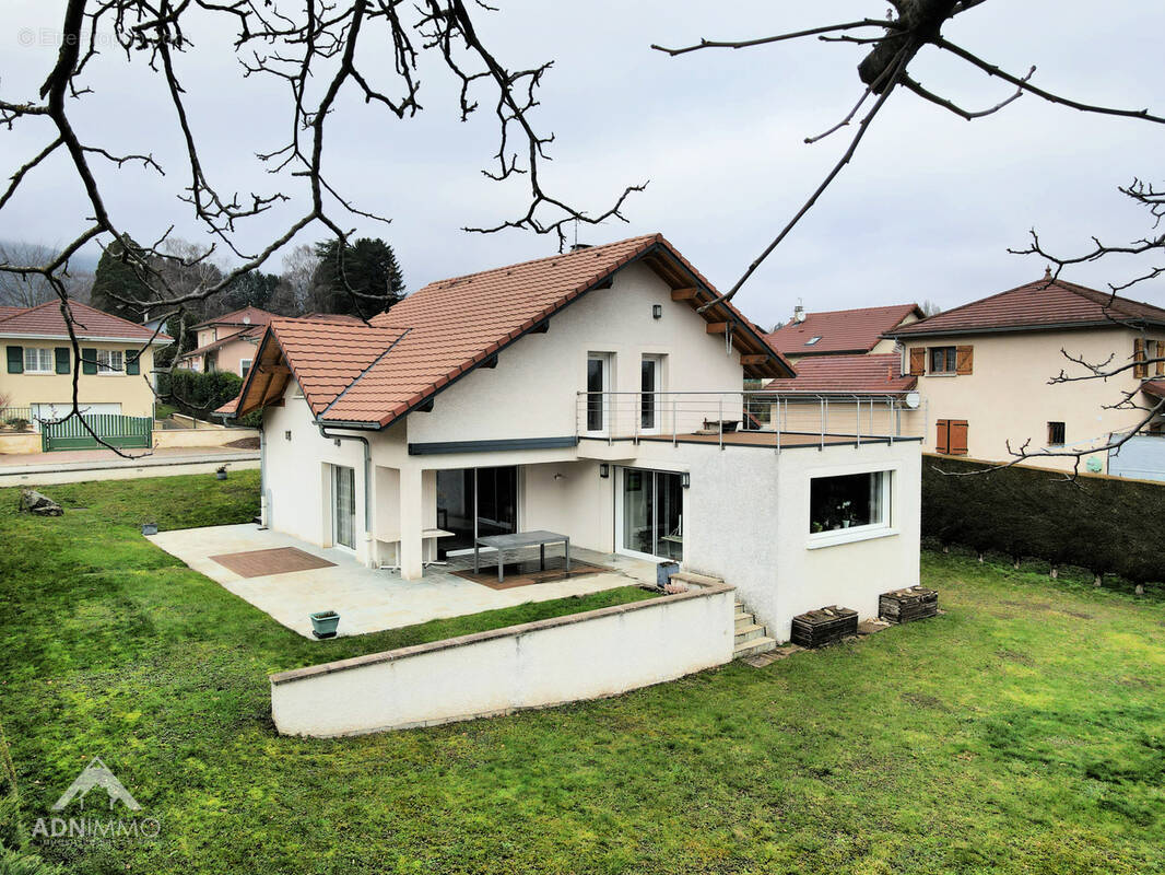 Maison à SAINT-GENIS-POUILLY