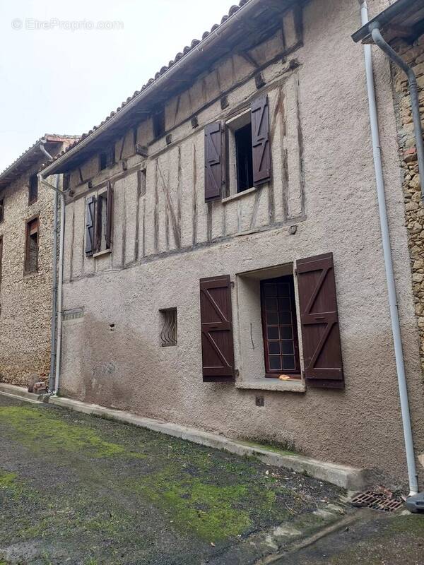 Maison à MONTBRUN-BOCAGE