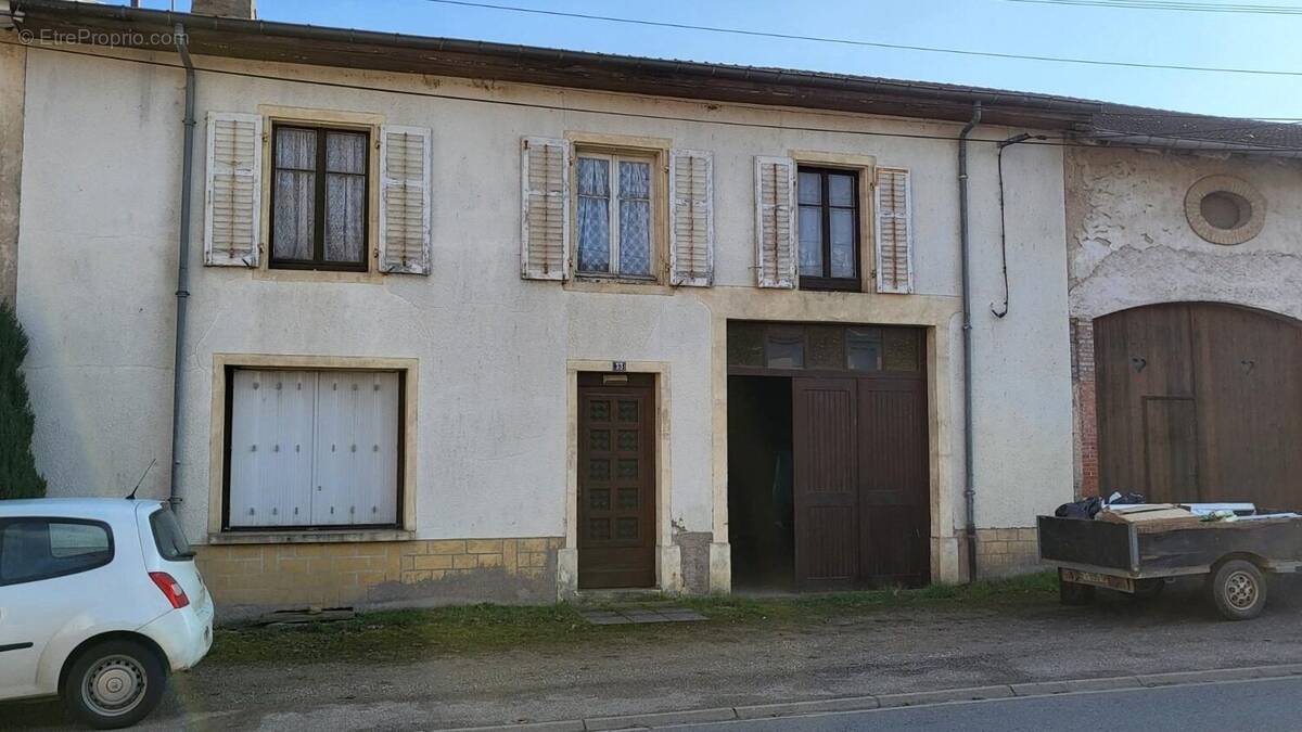 Maison à LANEUVEVILLE-DEVANT-BAYON