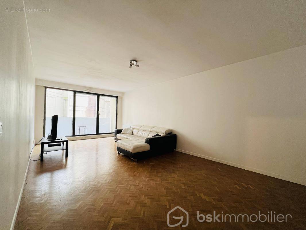 Appartement à PARIS-14E