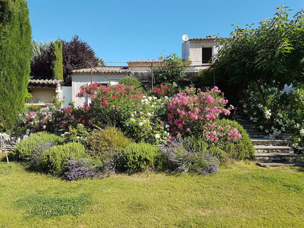 Maison à GORDES