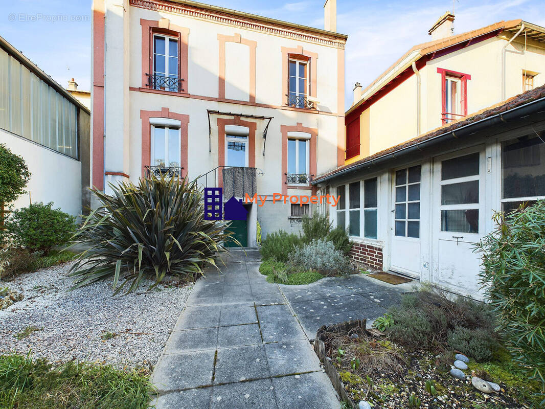 Appartement à HOUILLES