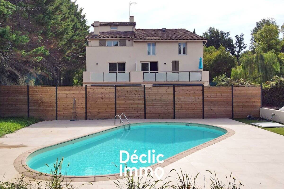 Appartement à CHATEAUNEUF-GRASSE