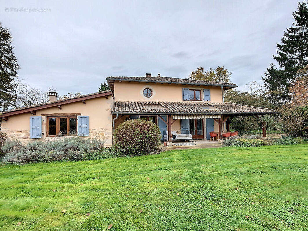 Maison à MOGNENEINS