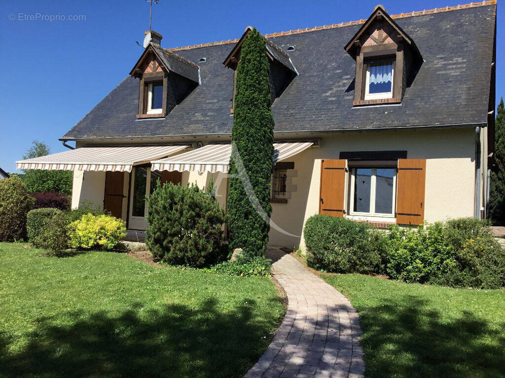 Maison à SAINT-SULPICE-DE-POMMERAY