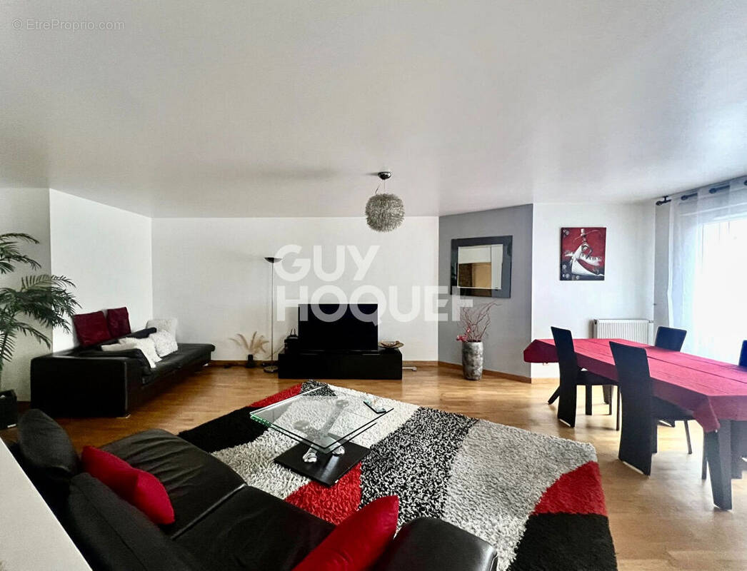 Appartement à COURBEVOIE