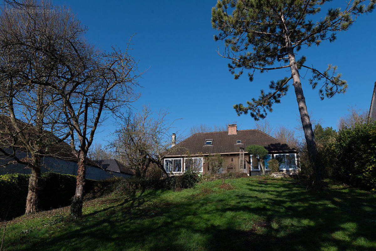 Maison à SAINT-THIBAULT-DES-VIGNES