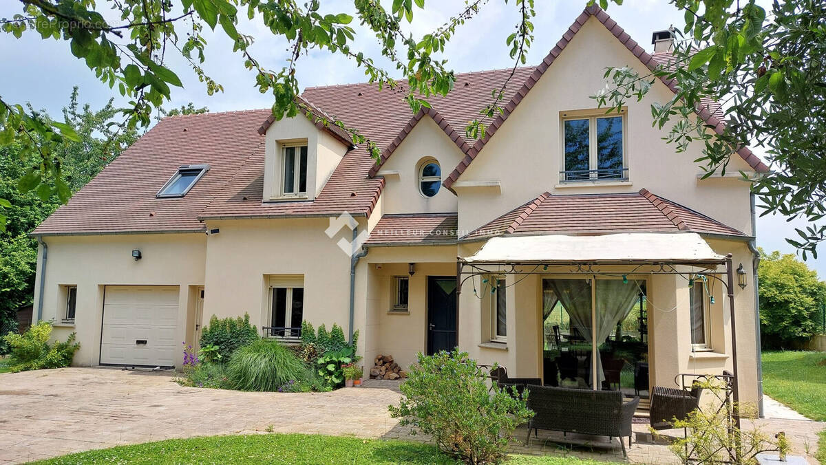 Maison à NEAUPHLE-LE-CHATEAU