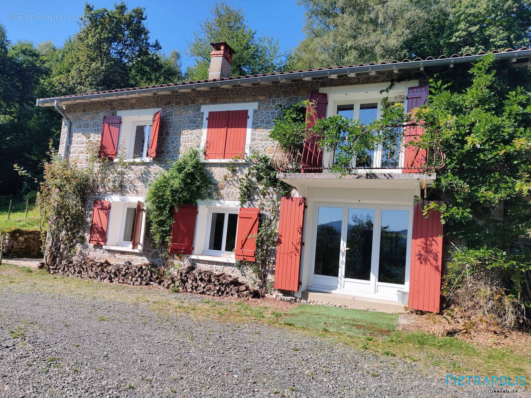 Maison à POULE-LES-ECHARMEAUX