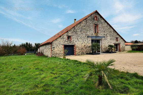 Maison à LES BROUZILS