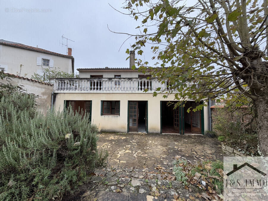 Maison à CHASSENEUIL-SUR-BONNIEURE