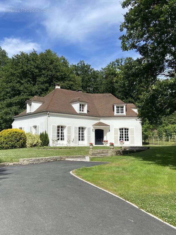 Maison à BAZOCHES-SUR-GUYONNE