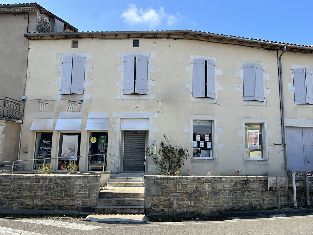 Appartement à CHAMPAGNE-MOUTON