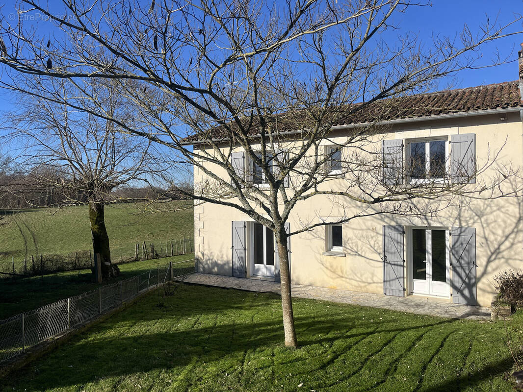 Maison à CHAMPAGNE-MOUTON