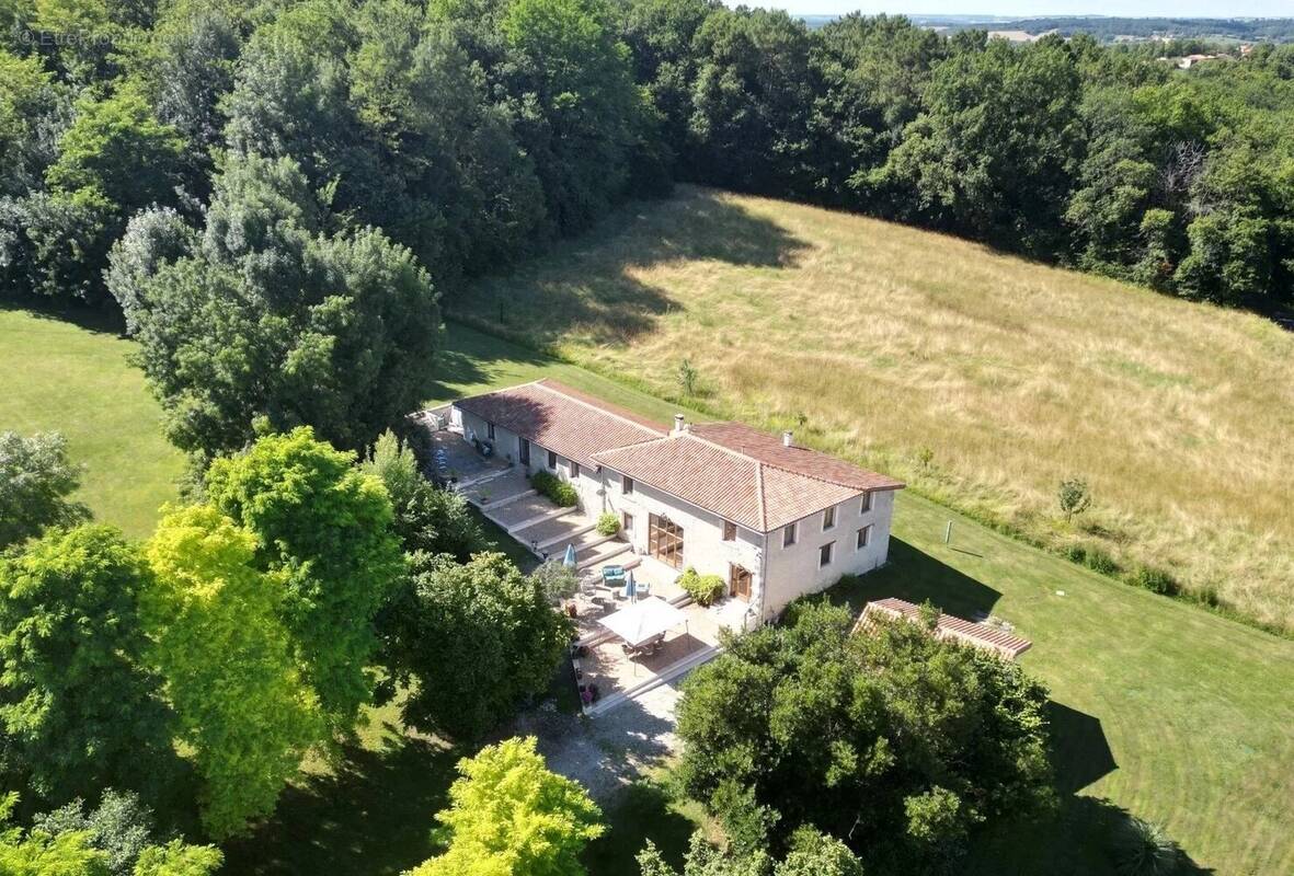 Maison à BROSSAC