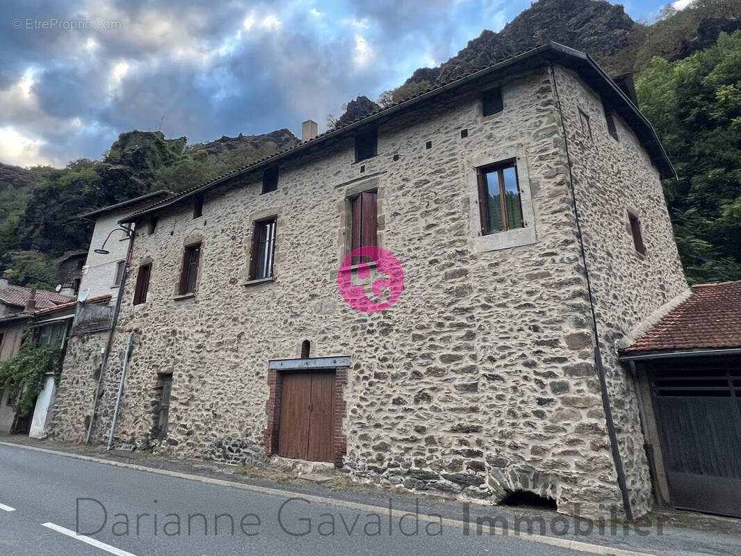 Maison à LIVINHAC-LE-HAUT