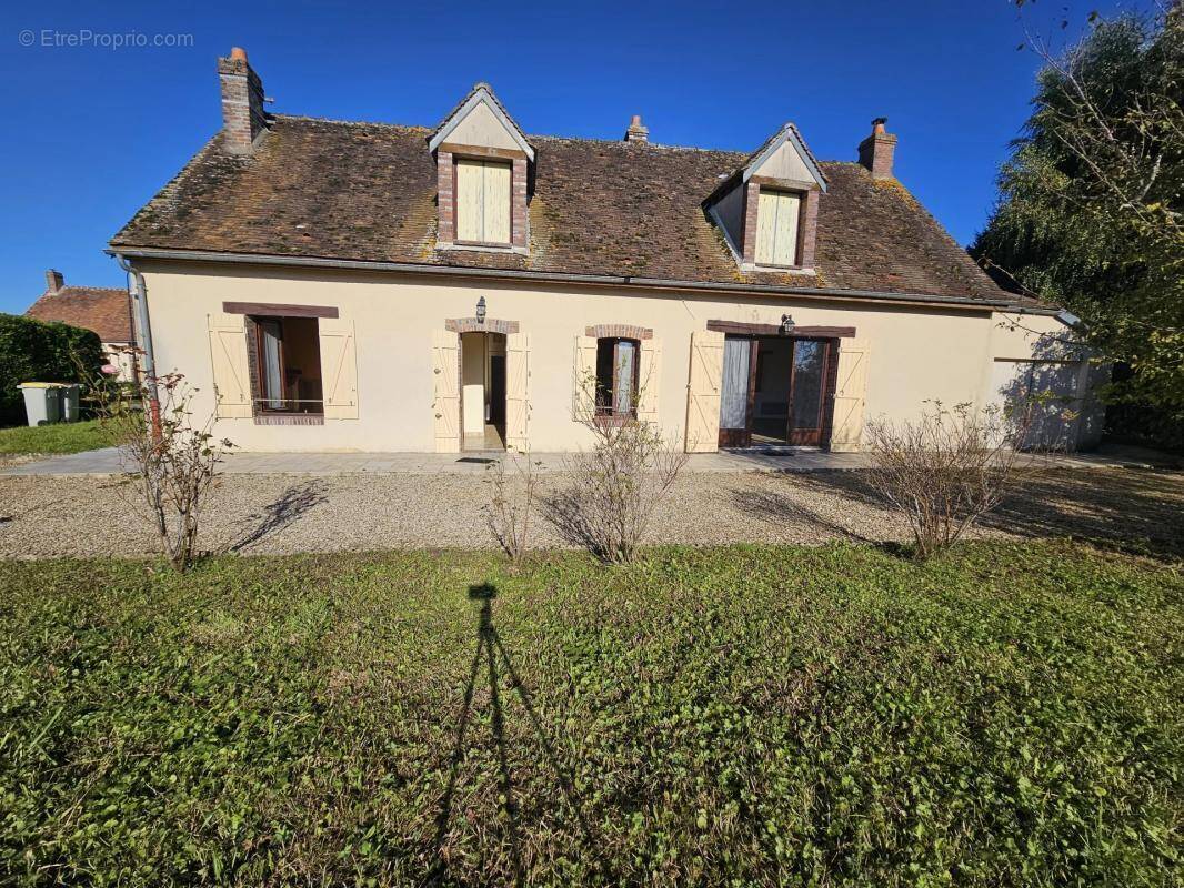 Maison à SAVIGNY-SUR-CLAIRIS