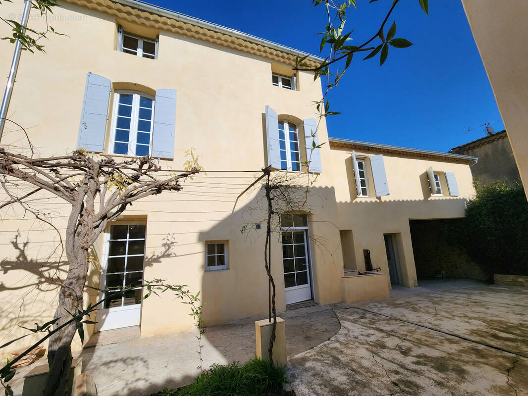 Maison à CADEROUSSE