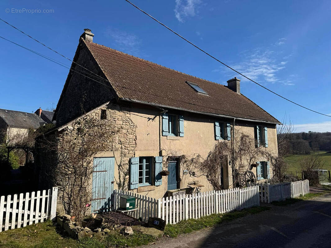 Maison à SAINT-ETIENNE-DE-FURSAC