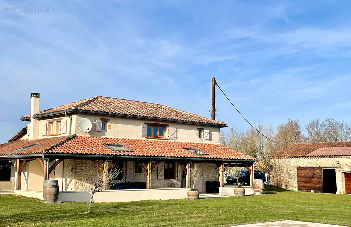 Maison à PUY-L&#039;EVEQUE