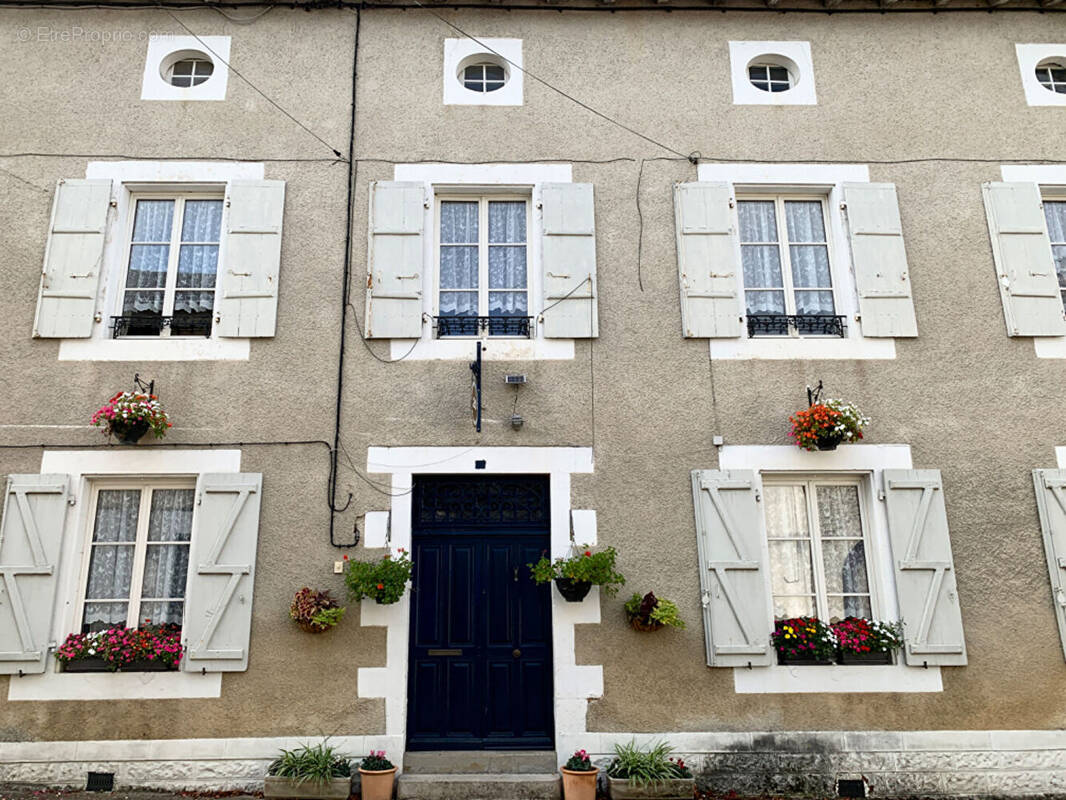 Maison à CHAMPAGNE-MOUTON