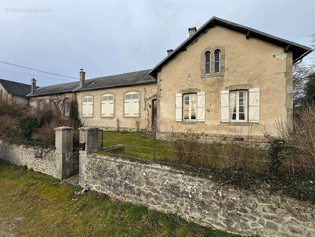 Maison à SAINT-ETIENNE-DE-FURSAC