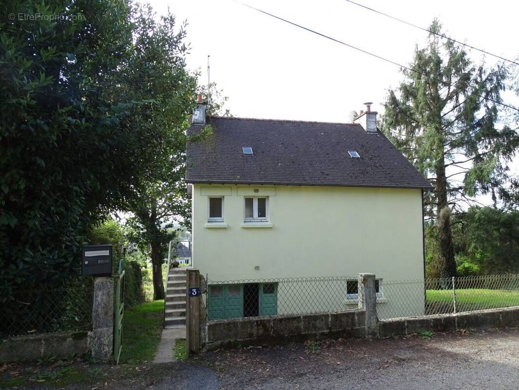 Maison à SAINT-NICOLAS-DU-PELEM