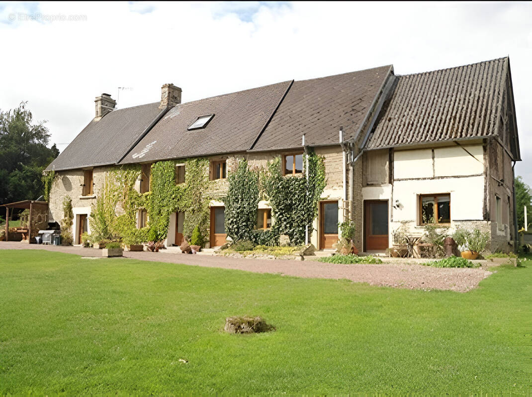 Maison à CONDE-SUR-NOIREAU