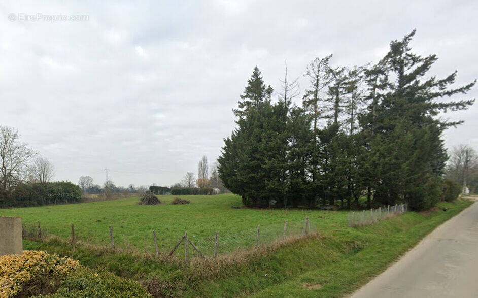 Terrain à ARTANNES-SUR-INDRE