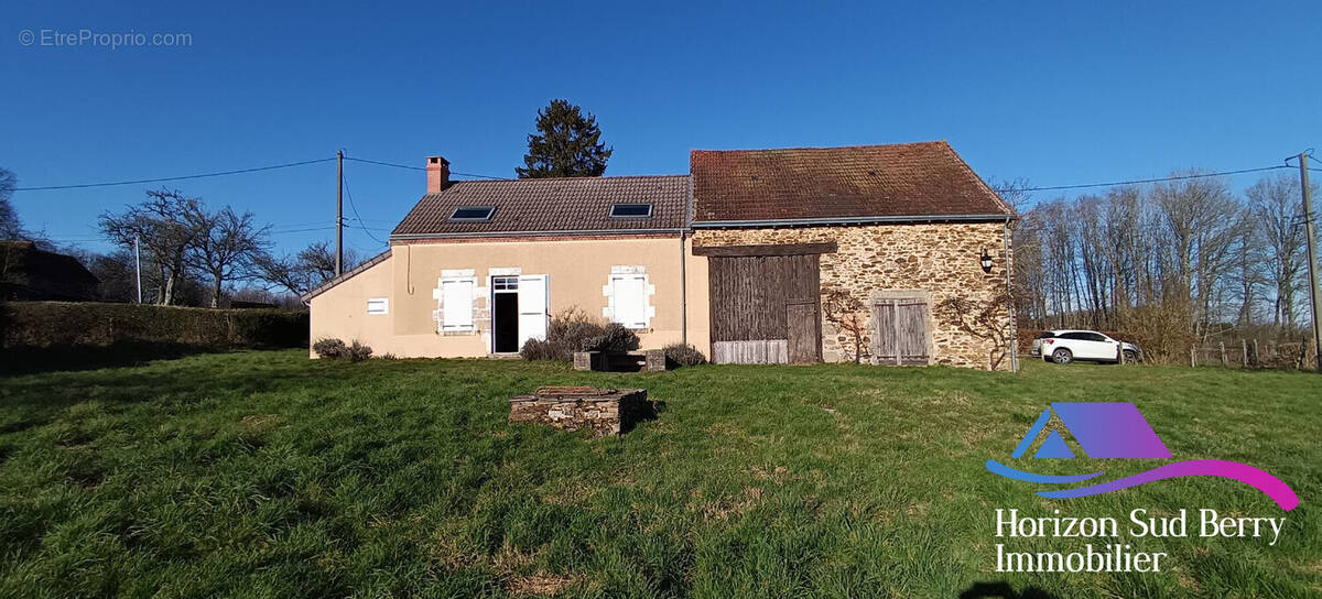 façade avant - Maison à AIGURANDE