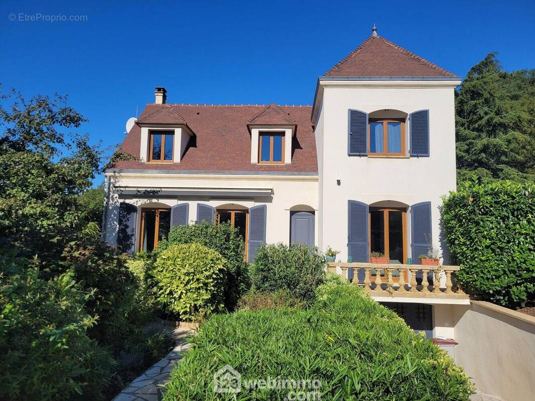 Venez découvrir cette belle maison entretenue de 170 m² sur un terrain de 1465 m². - Maison à BOUTIGNY-SUR-ESSONNE