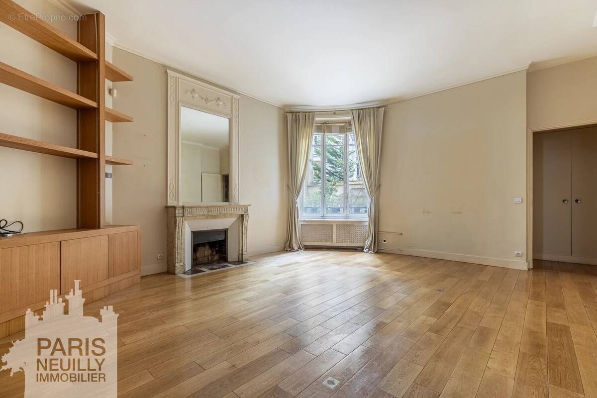 Appartement à PARIS-16E