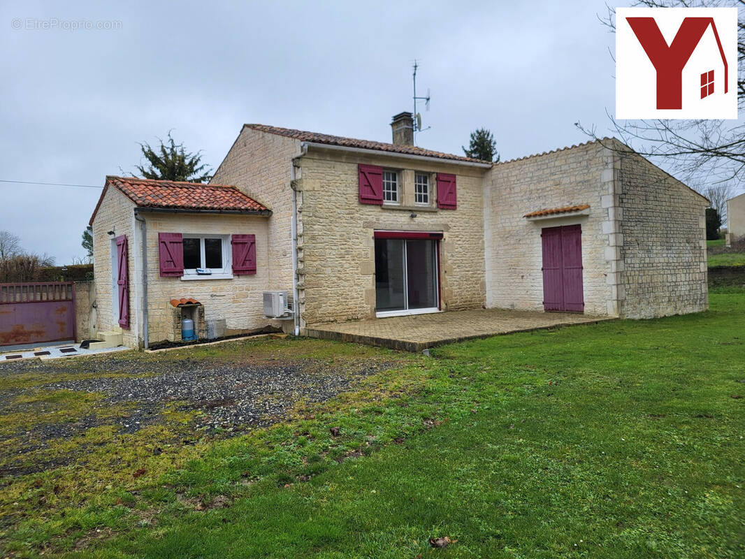 Maison à DAMPIERRE-SUR-BOUTONNE