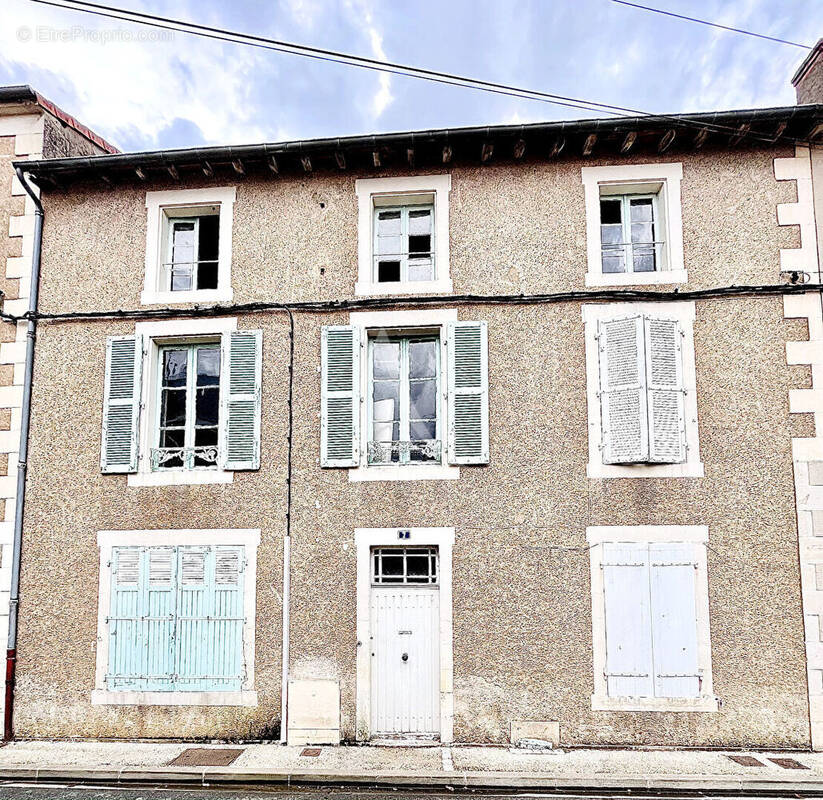 Maison à MONTMORILLON