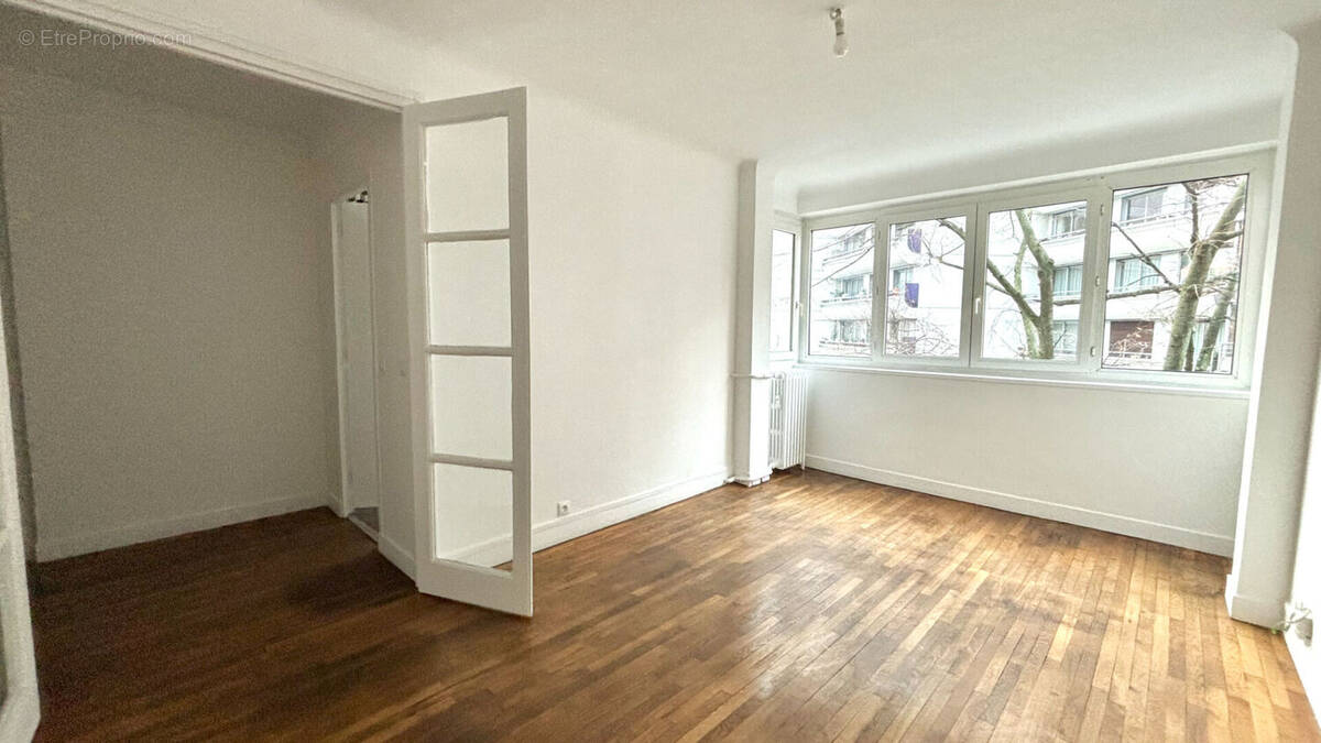 Appartement à PARIS-20E