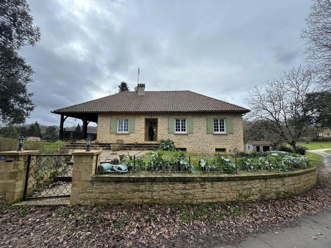 Maison à VEYRIGNAC