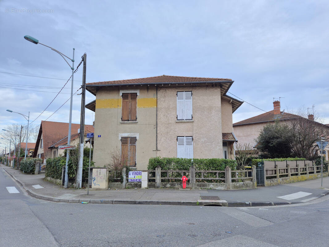 Maison à VAULX-EN-VELIN