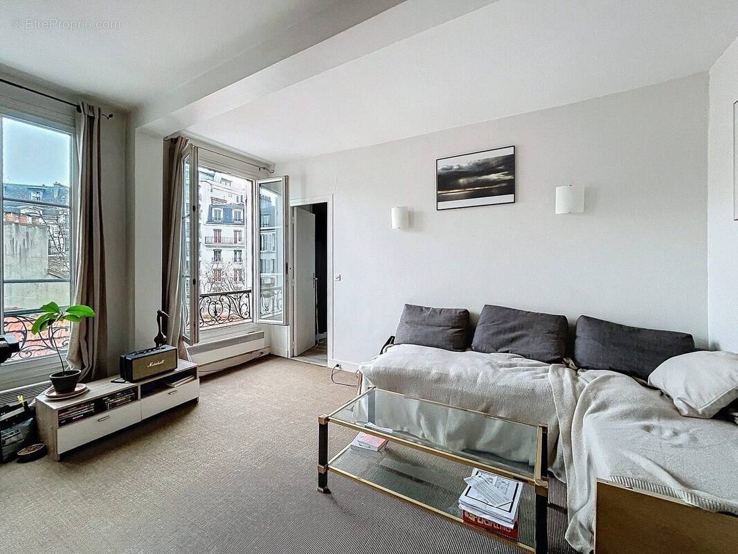 Appartement à PARIS-14E