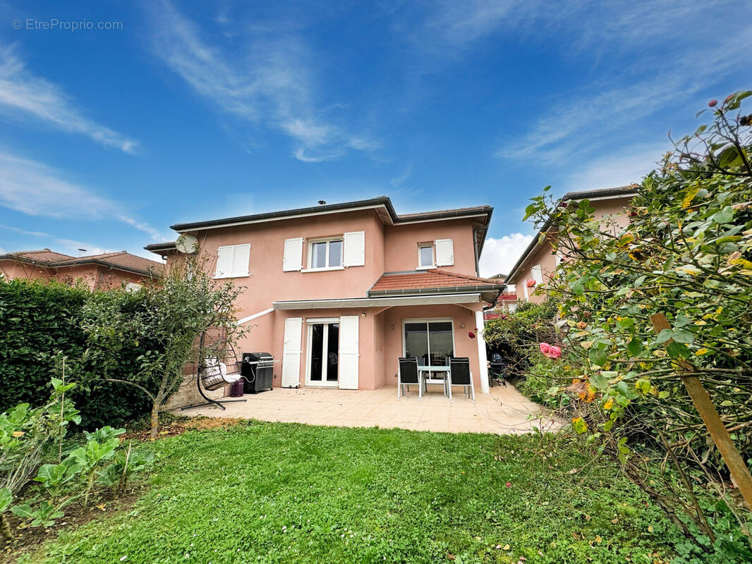 Maison à SAINT-GENIS-POUILLY