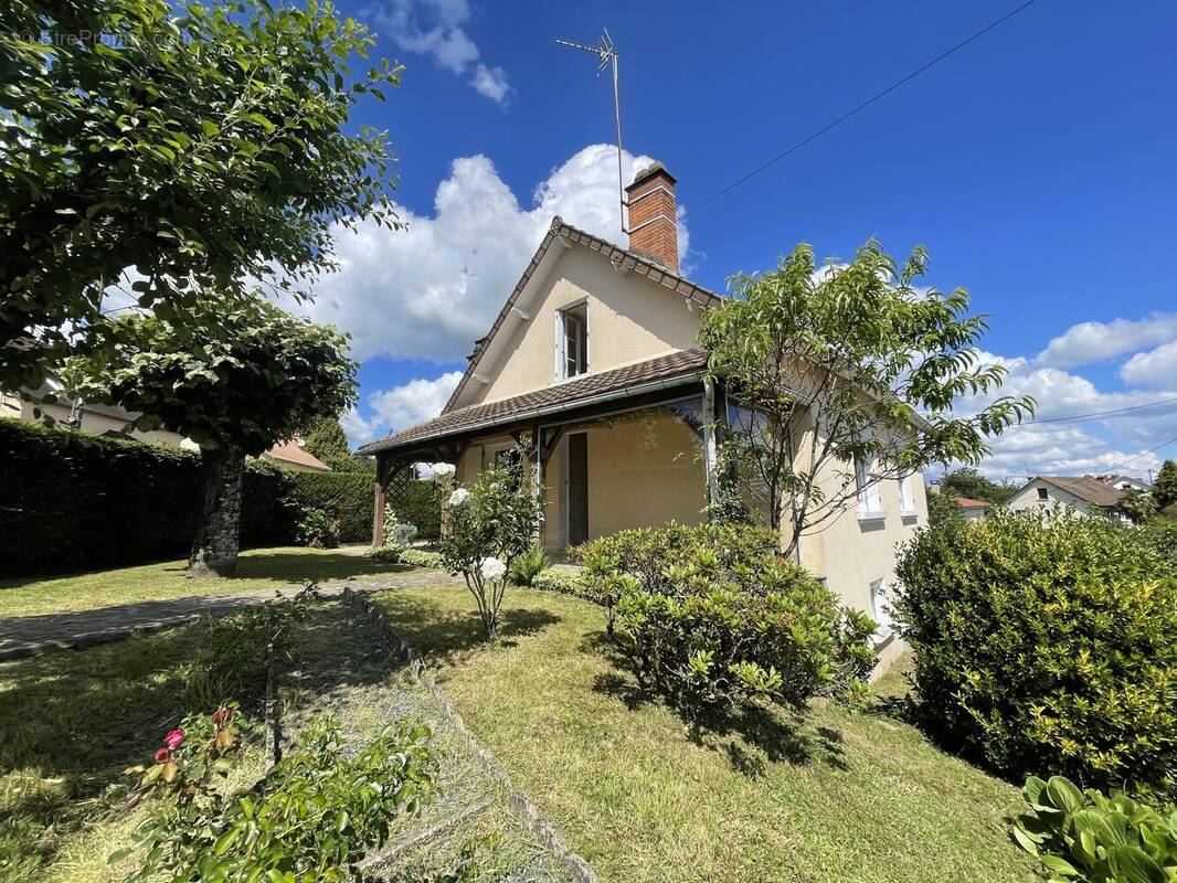 Maison à SAINT-YRIEIX-LA-PERCHE