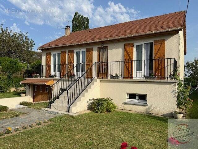 Maison à LES GRANGES-LE-ROI