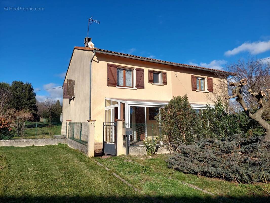 Maison à MONTBRUN-BOCAGE