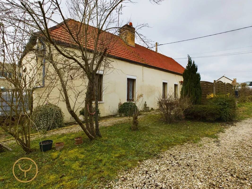 Maison à MAIZIERES-LA-GRANDE-PAROISSE