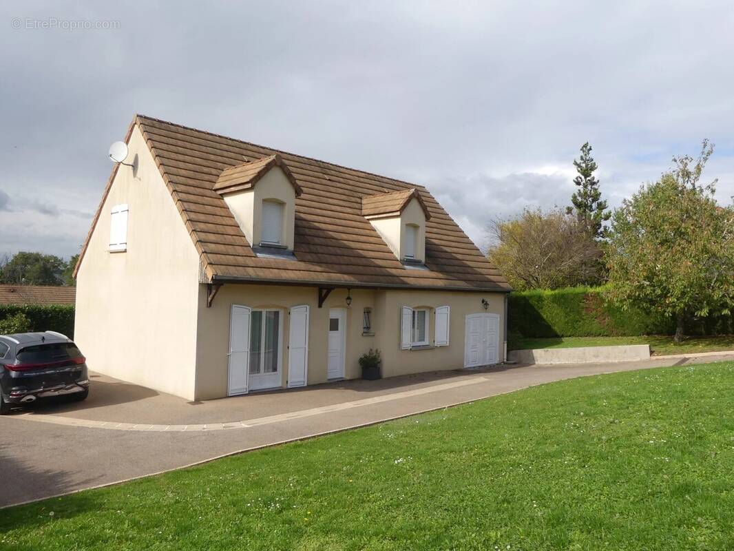 Maison à SAINT-LEGER-SUR-DHEUNE