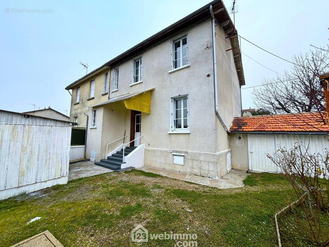 Dans un lotissement calme et bienveillant, maison de 50 m2 habitables. - Maison à DESCARTES