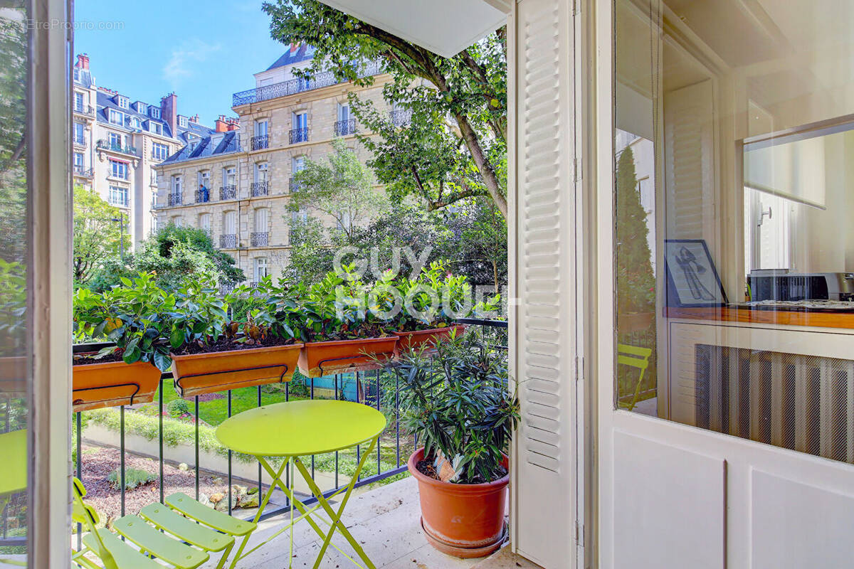 Appartement à PARIS-16E