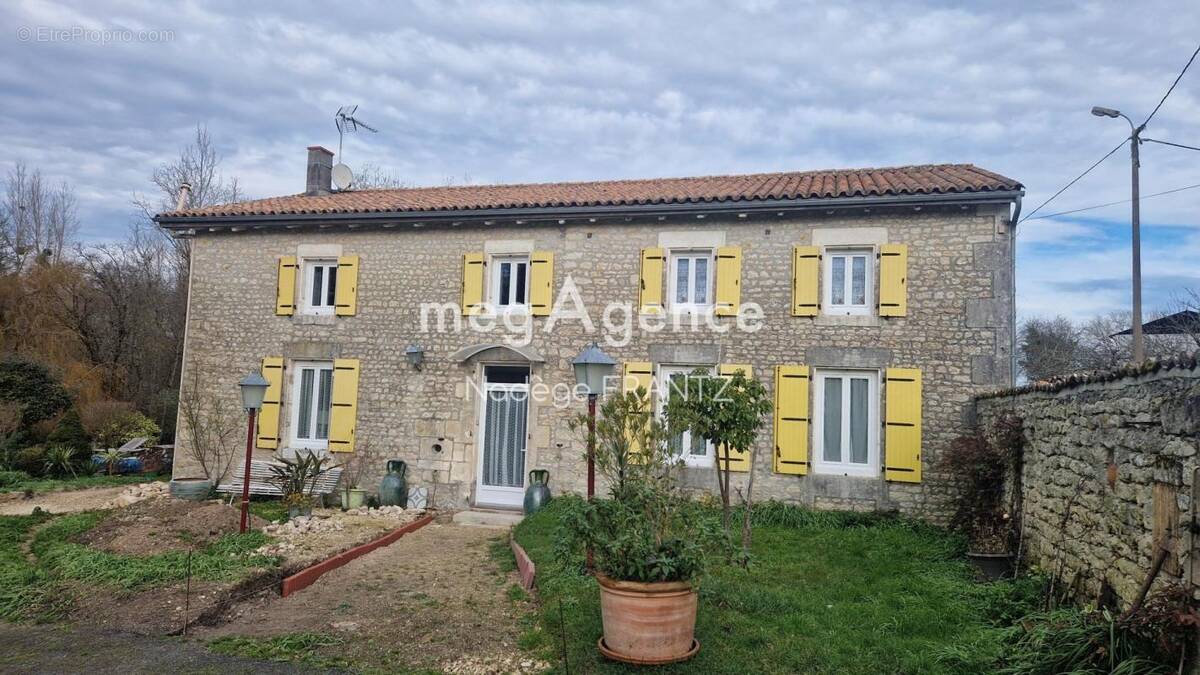 Maison à LES EGLISES-D&#039;ARGENTEUIL